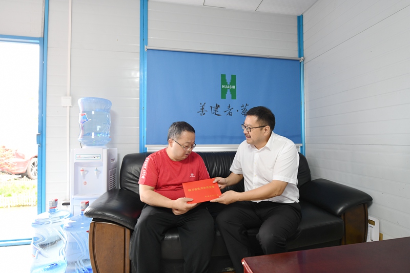 慰问四川省党内关爱资金帮扶对象袁小宁_副本 慰问四川省党内关爱资金帮扶对象袁小宁_副本