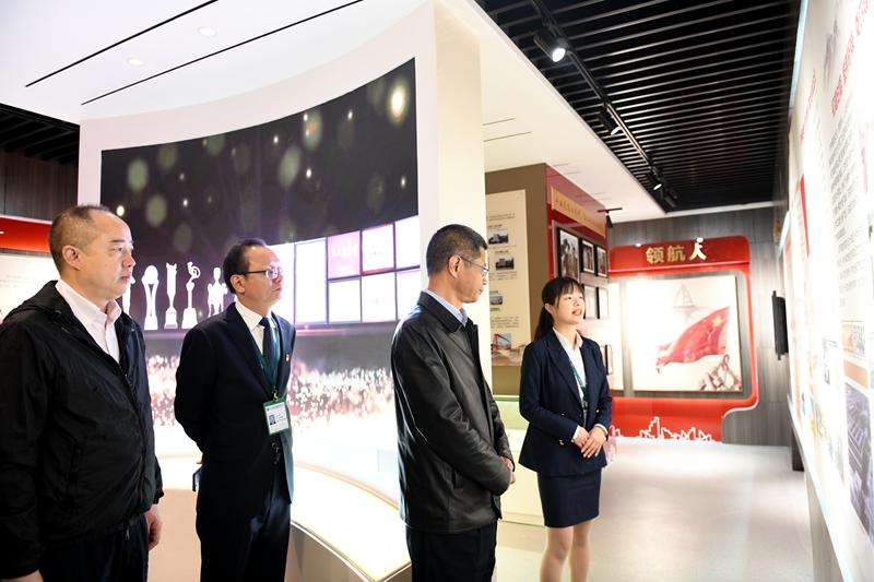 参观陈列室 参观陈列室