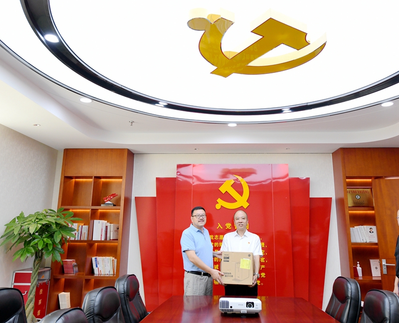 八一节给军人送温暖 (2)_副本_副本 八一节给军人送温暖 (2)_副本_副本